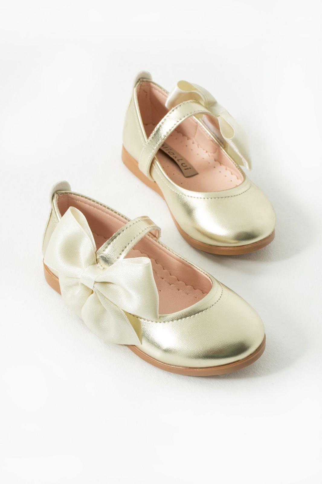 STYLISH SHOES WITH BOWS