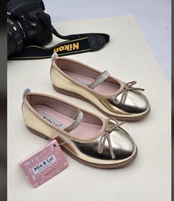 SILVER SHOES WITH BOWS